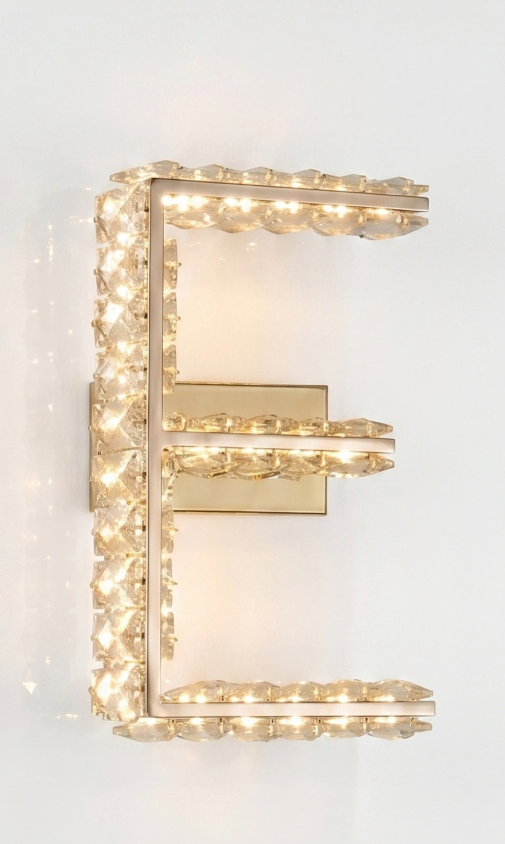 Arandela Parede Cristal Dourada Led Letras Alfabeto A - Z
