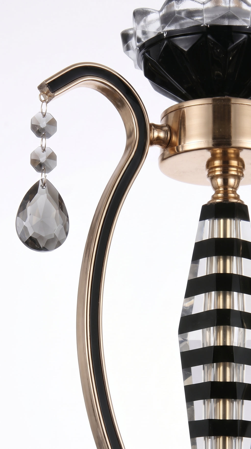 Lustre Candelabro de Cristal Legítimo Tudor 3 Braços Preto e Dourado