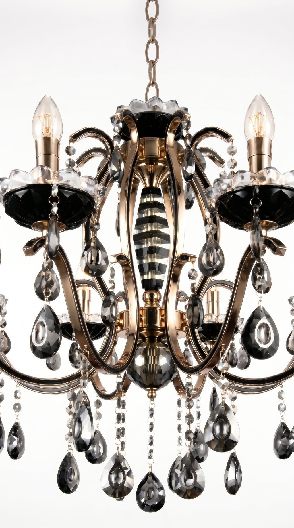 Lustre Candelabro de Cristal Legítimo Tudor 8 Braços Preto e Dourado