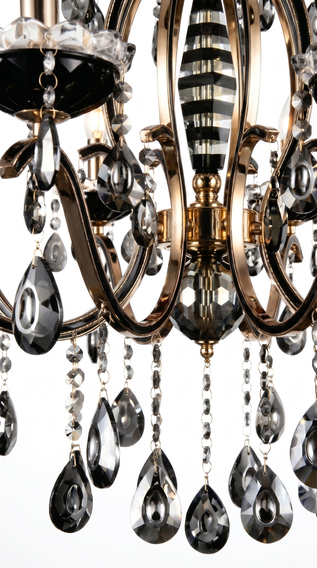 Lustre Candelabro de Cristal Legítimo Tudor 8 Braços Preto e Dourado